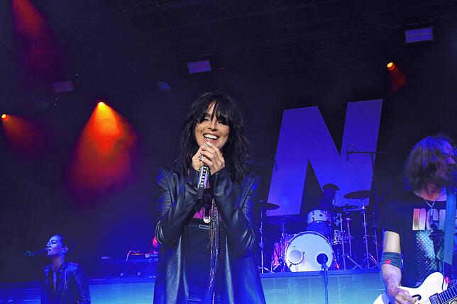 Nena und ihre Band begeisterten beim Meersburg Open Air etwa 3000 Fans auf dem Schlossplatz.