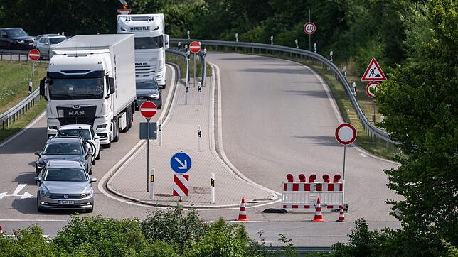Die Sperrung wurde am späten Dienstagabend komplett aufgehoben.