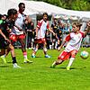 Gespielt wurde trotz des Unfalls. Auch wenn es allen Beteiligten nicht leicht fiel. Auch eine Jugendmannschaft von Bayern München ...
