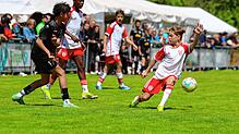 Gespielt wurde trotz des Unfalls. Auch wenn es allen Beteiligten nicht leicht fiel. Auch eine Jugendmannschaft von Bayern München ...