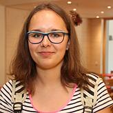 „Über den zweiten Preis habe ich mich super gefreut. Natürlich saßen wir alle in der Mensa und waren ziemlich nervös.“ Linda ...