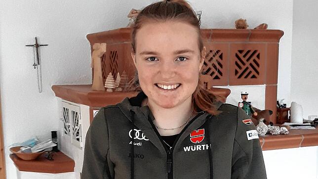 Skirennläuferin Paulina Schlosser blickt trotz Verletzung optimistisch nach vorne. Nach dem Aufenthalt bei der Familie in Inzigkofen, ...