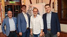 Zunftmeister Volker Martin (links) mit den wiedergewählten Vorstandsmitgliedern Vizezunftmeister Lucian Götz, Zeugmeister Jürgen Rebholz ...