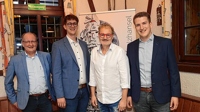 Zunftmeister Volker Martin (links) mit den wiedergewählten Vorstandsmitgliedern Vizezunftmeister Lucian Götz, Zeugmeister Jürgen Rebholz ...