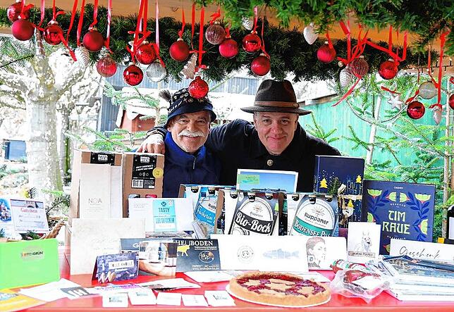 Bild 15: Hincooker auf dem Weihnachtsmarkt: Weihnachtsmann, Taschengeld vom Franz und 2000 Euro Spenden