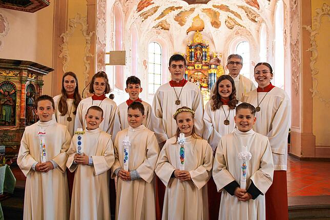 Fünf Kinder aus Riedböhringen empfingen am Sonntag, 14. April in der Kirche St. Genesius in Riedböhringen ihre Erste Heilige Kommunion. ...