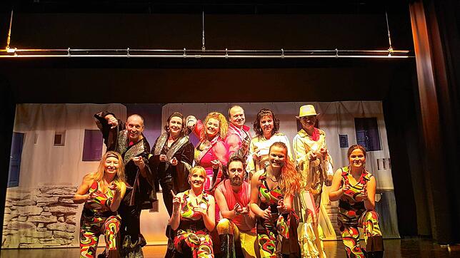 Die Darsteller von „Mamma Mia“ freuen sich schon auf das Gastspiel am Montag, 23. Juni, im Kurhaus in Bad Dürrheim. Foto: Kur und Bäder ...