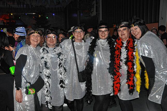 Bild 29: Hugeloh Ball 2025: Diese Bilder zeigen die beste Stimmung in der Mehrzweckhalle