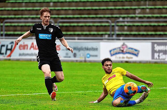 Bild 2: Die besten Bilder vom Verbandsligaduell zwischen dem FC Singen 04 und dem VfR Hausen!