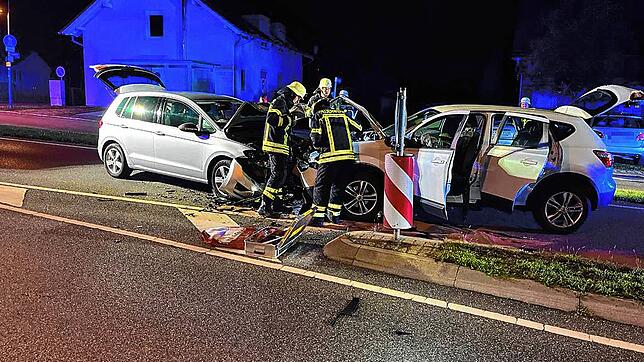 Am Ortseingang von Hepbach ereignete sich am Sonntagabend ein Verkehrsunfall. Rettungskräfte, Polizei und Feuerwehr waren im Einsatz.