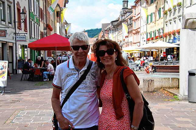 Rene Rupf und Anna Schmid nutzen die Nähe zu Waldshut für einen schönen Tag auf der anderen Seite des Rheins.
