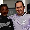 Willkommen beim SV Buch: Trainer Daniel Pietzke (rechts) freut sich auf Neuzugang Tidiane M&lsquo;Baye, der nach längerer Fußballpause ...