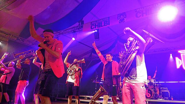 Bild 21: Volles Zelt und super Stimmung auf der Chilbi 2025 in Waldshut – Die besten Bilder