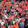 Rote Plakate, klare Botschaft: „Made in Konstanz – stronger together“ (“In Konstanz hergestellt – zusammen stärker“). Ein bemerkenswert ...