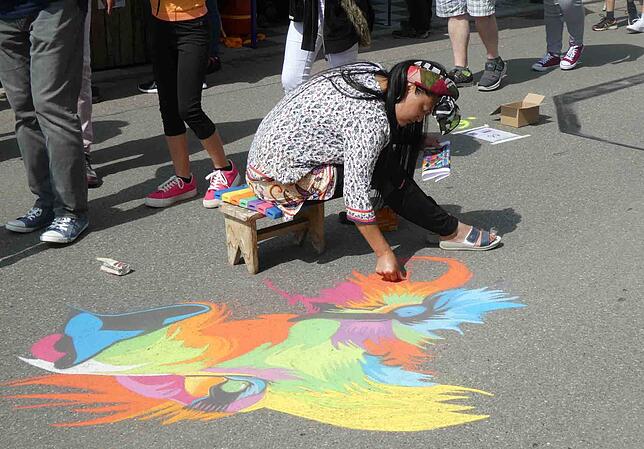 Frabenfreude zeigt beim Street-Art-Festival auch die Malerin Thi Kim Tran aus Italien. Bild: Bernhard Lutz