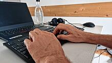 Viele Beschäftigte im Bodenseekreis arbeiten derzeit noch, zumindest tagesweise, im Homeoffice. Doch, lohnt sich das trotz steigender ...