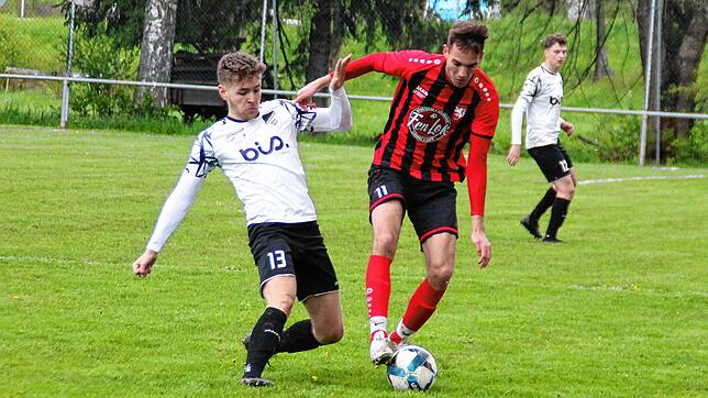 Bezirksliga-Spiel zwischen der SG Kirchen-Hausen und dem TuS Bonndorf.