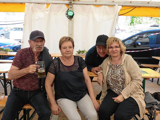 Bild 16: Bilder von der Jahrhundertparty im Festzelt mit Live-Acts und mega Stimmung