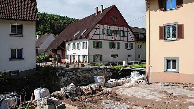 Der Neubau der Brücke über den Ehrenbach in Weizen ist mit Kosten von rund einer Millionen Euro im Kostenrahmen. Im laufenden Jahr sind ...