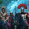 Ein römischer Offizier, gefolgt von ebenfalls berittenen Legionären &ndash; Szene aus der Netflix-Produktion &bdquo;Barbaren&ldquo;, die ...
