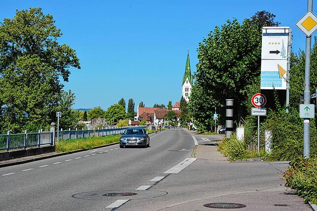 2022 hat sich die Verkehrslage in Sipplingen deutlich entspannt. Lediglich bei Sperrung der B 31-neu fließt noch ein endloser Strom von ...