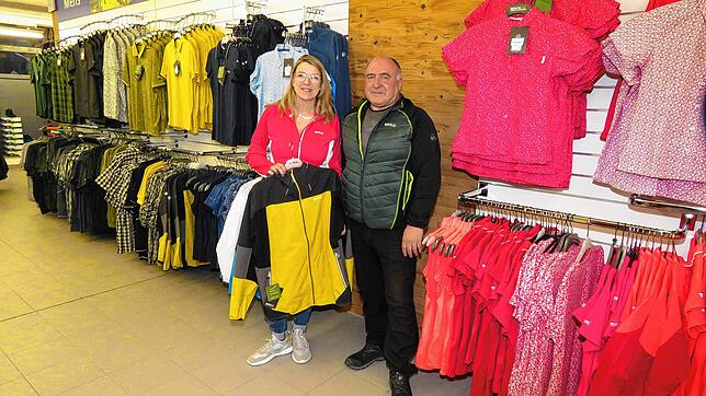 Nach neun Jahren abgeklebter Schaufenster und Leerstand im ehemaligen Schlecker in Geisingen wollen Doris und Heinrich Weinstein ein ...