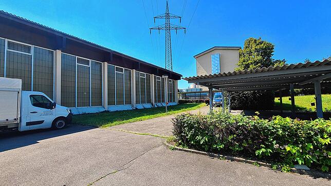 In der Sporthalle der Rheinfelder Gewerbeschule könnten bald minderjährige Geflüchtete unterkommen. Bild: Stefan Ammann
