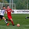 Erster Derbysieg seit neun Jahren: Fabian Zumkeller (rotes Trikot) hängt hier Tiengens Celilhan Karacan im Laufduell ab. Der Weilheimer ...
