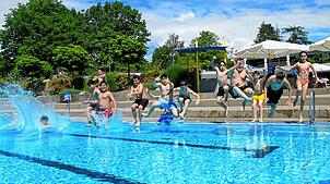 Mitte Mai startet in Rheinfelden die Freibadsaison – wenn das Wetter mitspielt. Foto: Frank Brauer