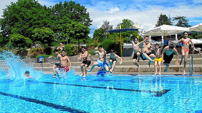 Mitte Mai startet in Rheinfelden die Freibadsaison – wenn das Wetter mitspielt. Foto: Frank Brauer