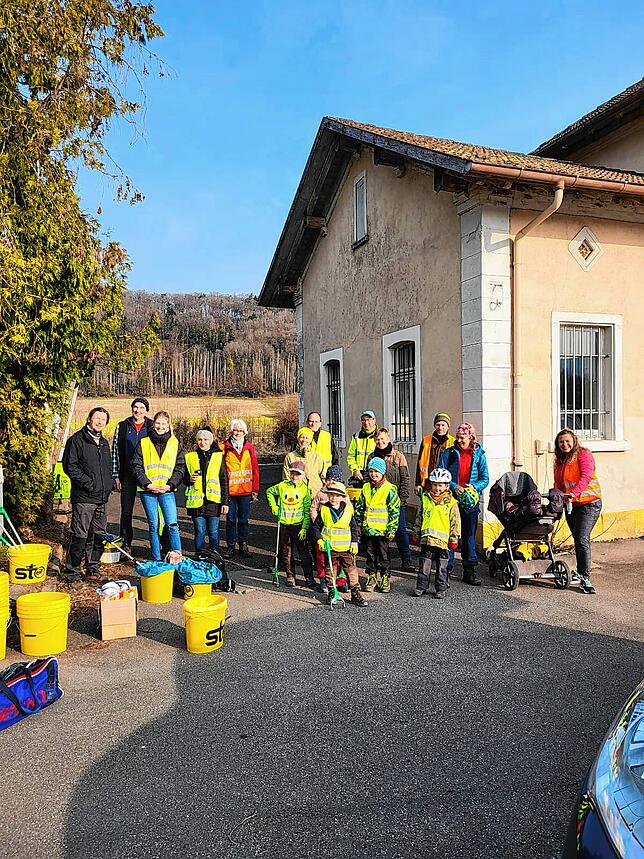 Die Klettgau-Cleaners starten zur Müllsammel-Sternenwanderung.