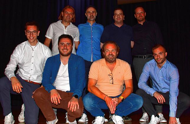 Trainer siegen: Andreas Schepperle (SV Weil), Erkan Kanli (FC Tiengen 08), Mick Fahr (FC Hauingen) und Thorsten Szesniak vom FV ...
