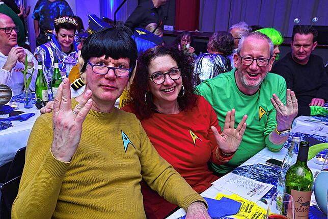 Bild 13: Narren feiern schwerelos im All
