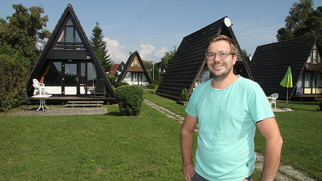 Jochen Kirchhoff mitten im Ferienwohnpark Immenstaad: Mit rund 80&nbsp;000 Übernachtungen jährlich gehört sein Betrieb zu den größten ...