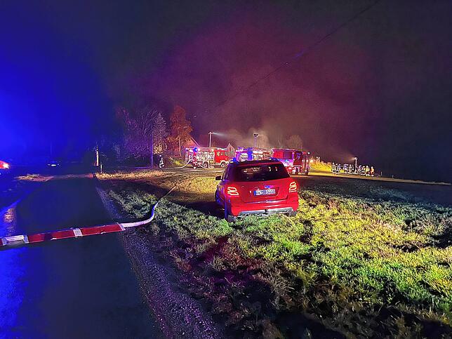 Die erleuchtete Brandszenerie in der Nacht auf Mittwoch.