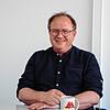 Harald Karge beim Pressegespräch in einem Verhörraum des Singener Polizeireviers. Die Kaffeetasse war ein treuer Begleiter im ...