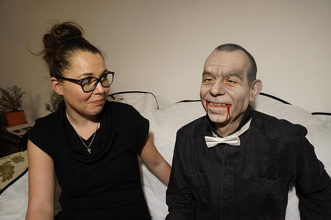 Bild 10: Schminken für die Fasnacht (2): So verwandelt sich unser Redakteur in einen Vampir