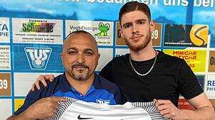 Neu beim TuS Stetten: Pietro Sucameli (rechts) wird von Sportchef Franco Viteritti begrüßt.