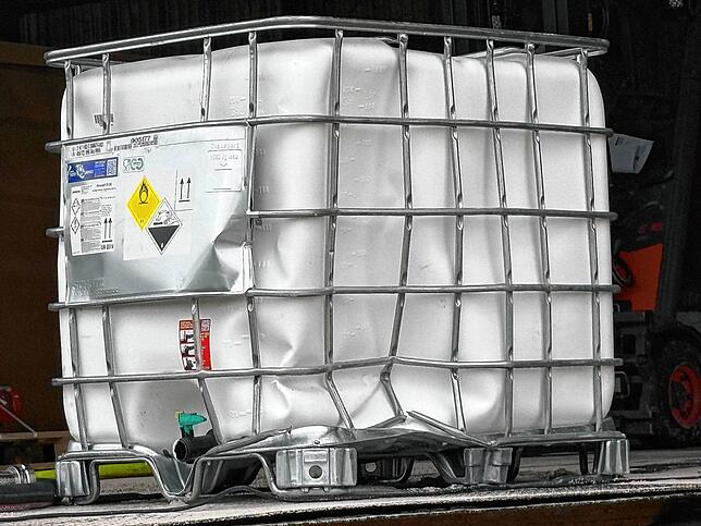 Kleiner Schaden, große Wirkung: Aus diesem Behälter ist das Wasserstoffperoxid ausgelaufen.