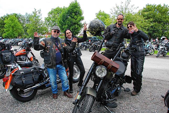 Bild 7: Musik und Motorräder begeistern die Fans