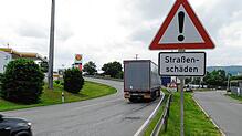 Der starken Verkehrsbelastung insbesondere durch den Schwerverkehr ist der Fahrbahnausbau auf der L 191 und L 185 in Kirchen-Hausen ...