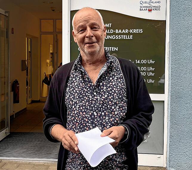 Alexander Wunderle freut sich über das neue Kennzeichen. Er fuhr sogar früher einmal mit Kennzeichen DS durch die Straßen der Region.