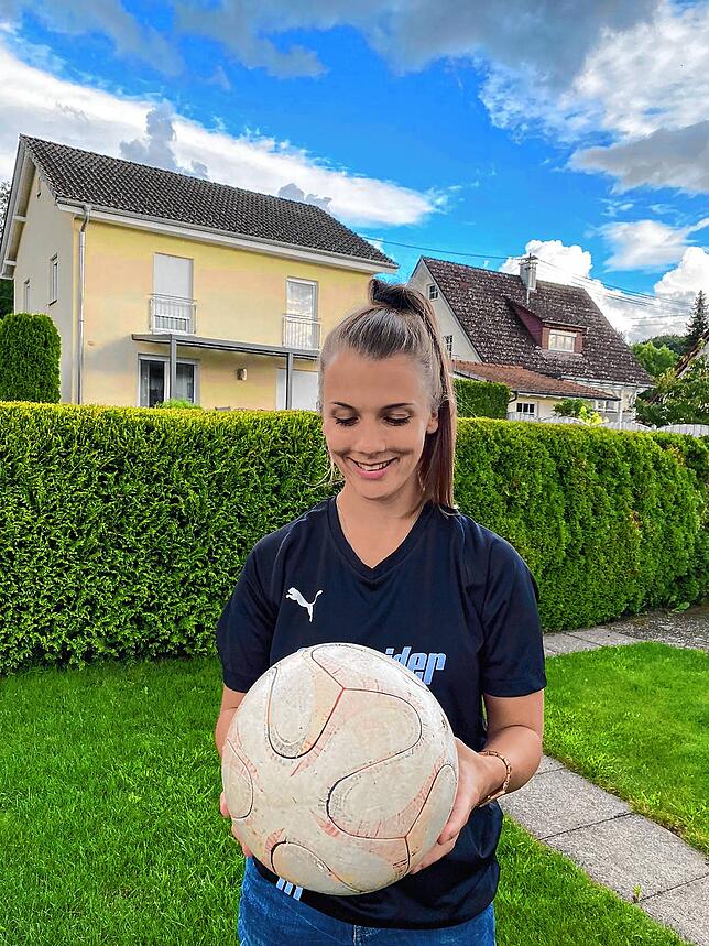 Vorfreude herrscht bei der Verbandsligaspielerin (FC Hochrhein) Nina Sardu.