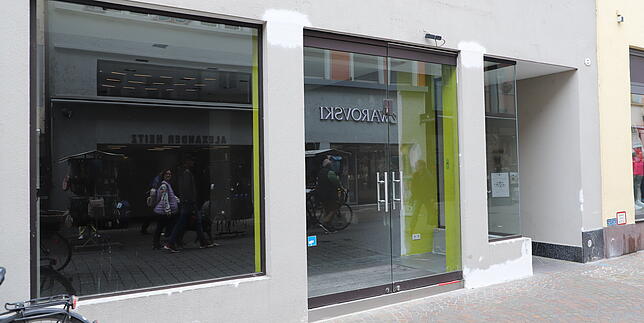 Kanzleistraße 7: Seit Yves Rocher diesen Top-Standort verlassen hat, steht auch die Geschäftsfläche leer.