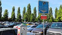 Ein Parkticketautomat am Döbele-Parkplatz. Der Blick auf die Parkgebührenliste wird hier vielen Autofahrern einen Schreck einjagen.