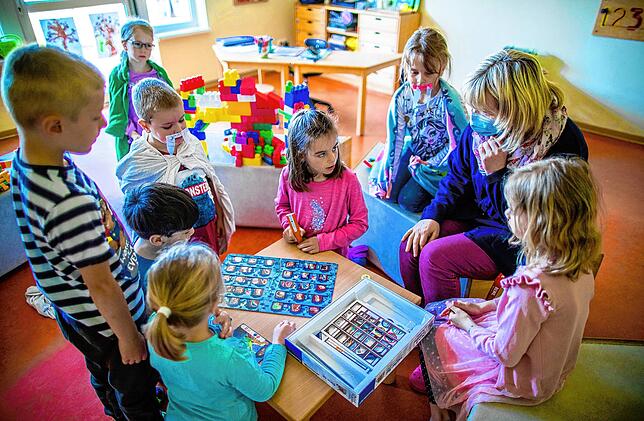 Kita zu Pandemiezeiten – laut der Bildungsgewerkschaft GEW haben sich die Bedingungen in Kindergärten während der Pandemie ...