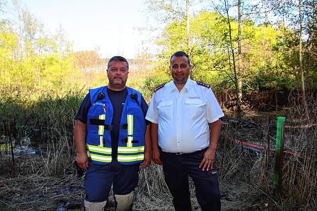 Bernd Metzger, Gruppenführer der Fachgruppe Wasserschaden/Pumpen beim THW Radolfzell und Steffen Bretzke, Kommandant der Feuerwehr ...