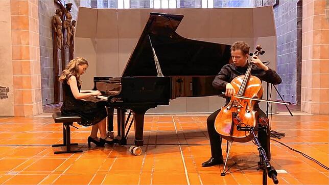 Lena Josephine Majewski und Paul-Lukas Grün erspielten beim Bundeswettbewerb Jugend musiziert einen ersten Preis. Bilder: Musikakademie
