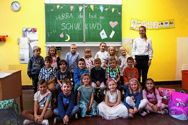 19 Jungen und Mädchen wurden in die erste Klasse der Grundschule Weizen eingeschult. Klassenlehrerin ist Jennifer Hägele.