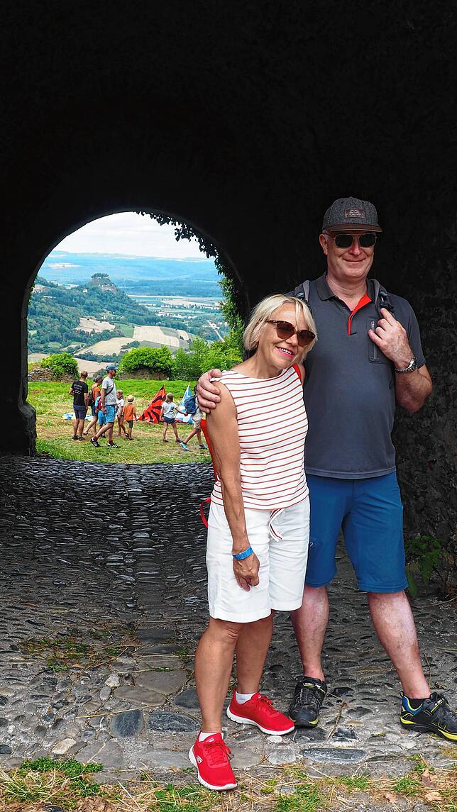 Bild 2: Viele tausend Besucher feiern auf der Burg Hohentwiel